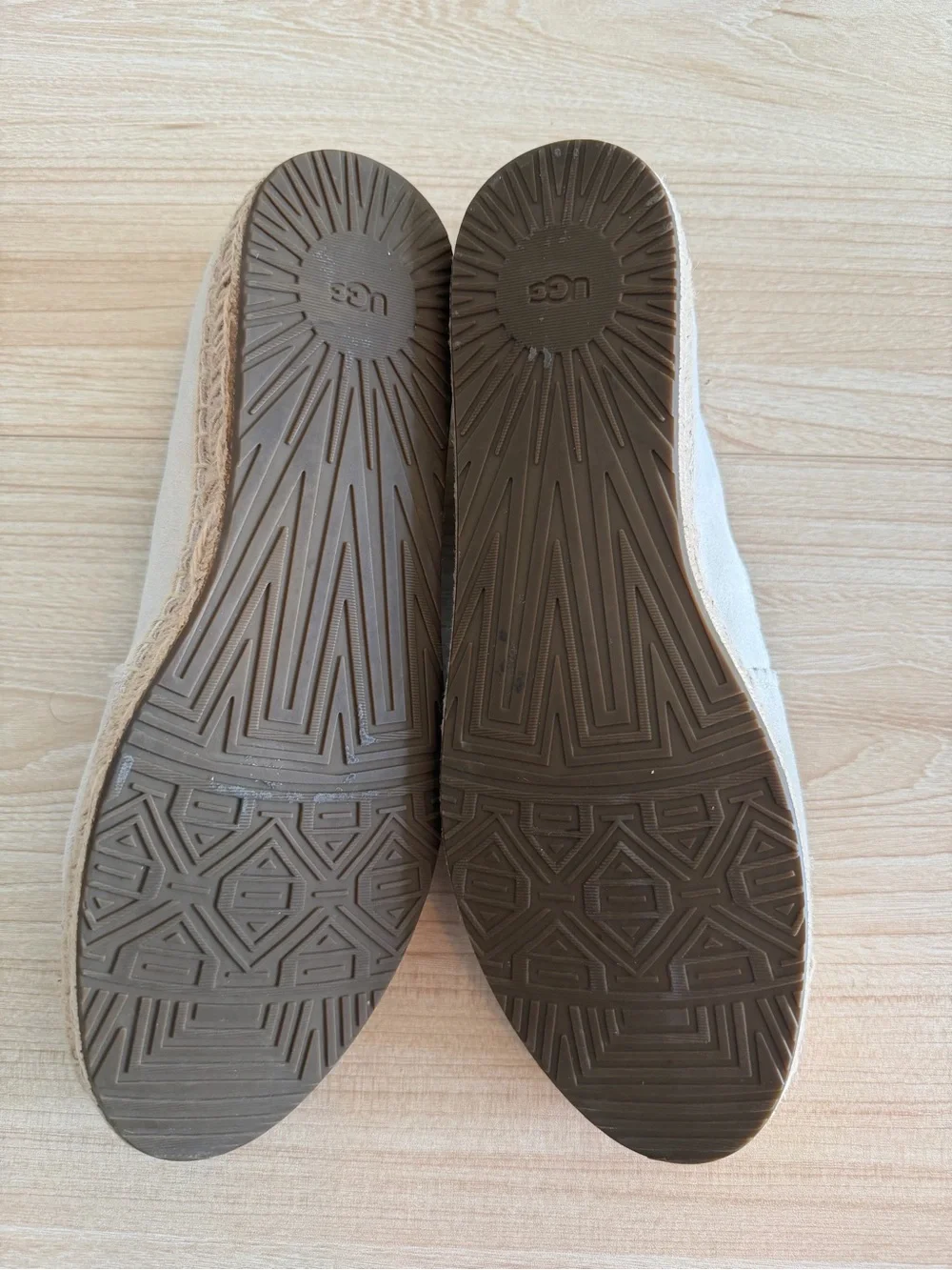 UGG Heidi Platform Espadrille Flats Suede Slip On Shoes. Size: 10.